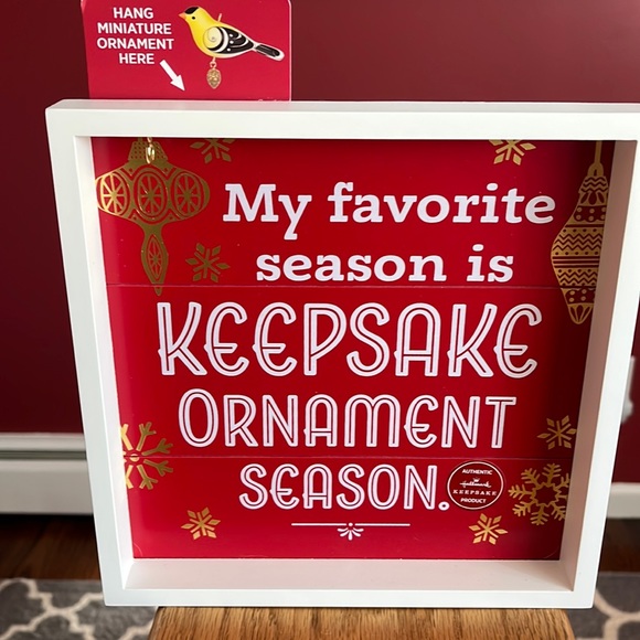 Hallmark Miniature Ornament Hanger NWT - Picture 1 of 3